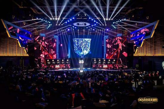 美国网球公开赛：德约科维奇战胜梅德韦杰夫 夺得冠军