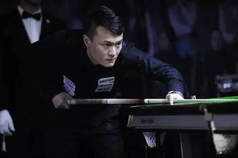 记者：法蒂今日完成完整训练课，加维参与部分合练